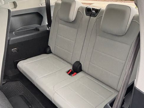 Used 2020 Volkswagen Tiguan SE w/ Panoramic Sunroof Package FWD image 17