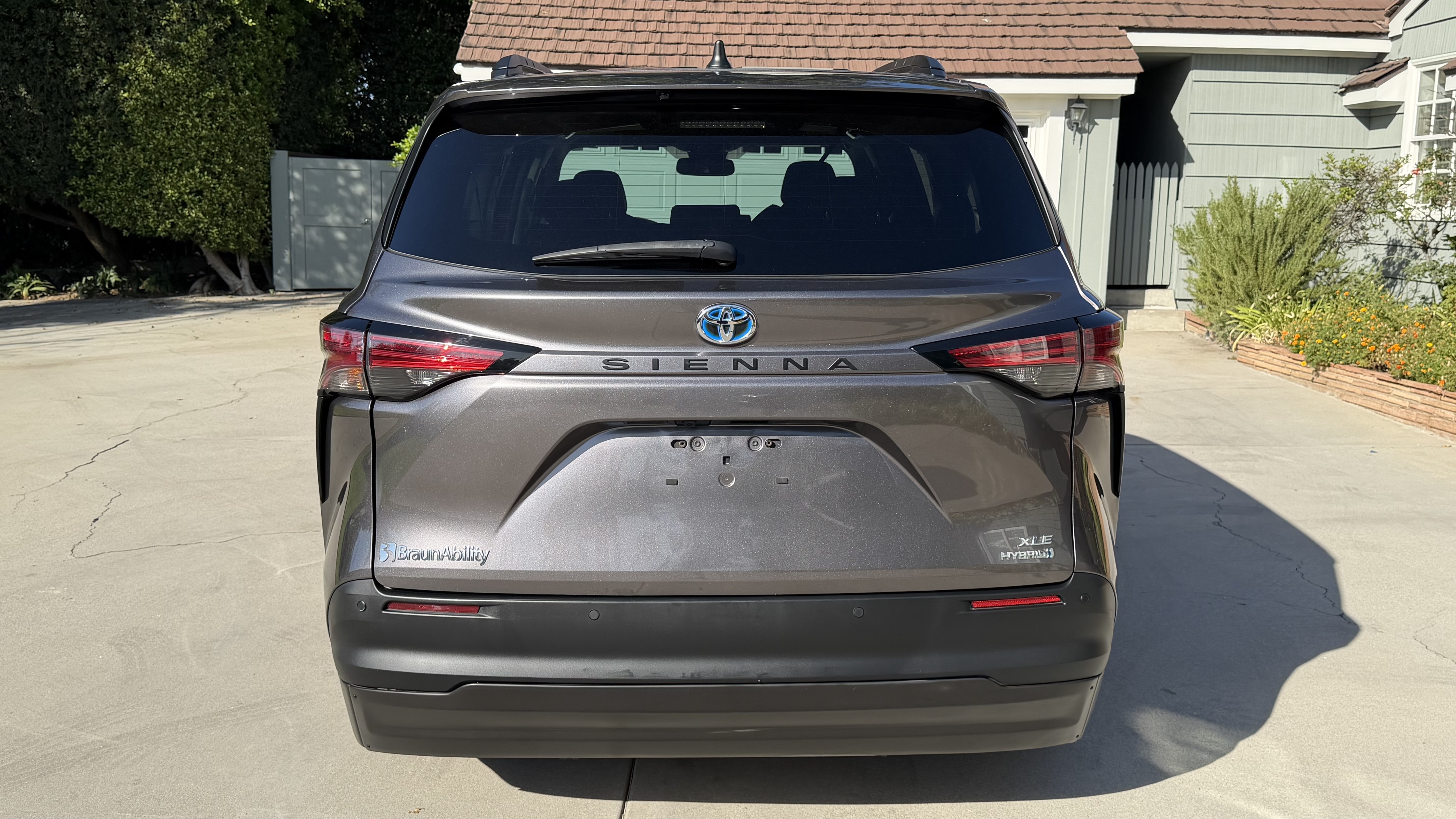 Used 2022 Toyota Sienna XLE w/ XLE Plus Package FWD image 6