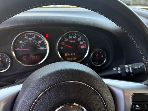 Used 2016 Jeep Wrangler Unlimited Rubicon image 12