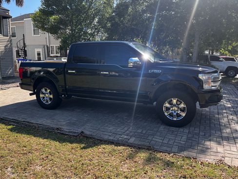 Used 2018 Ford F150 Platinum w/ Equipment Group 701A Luxury AWD/4WD image 2