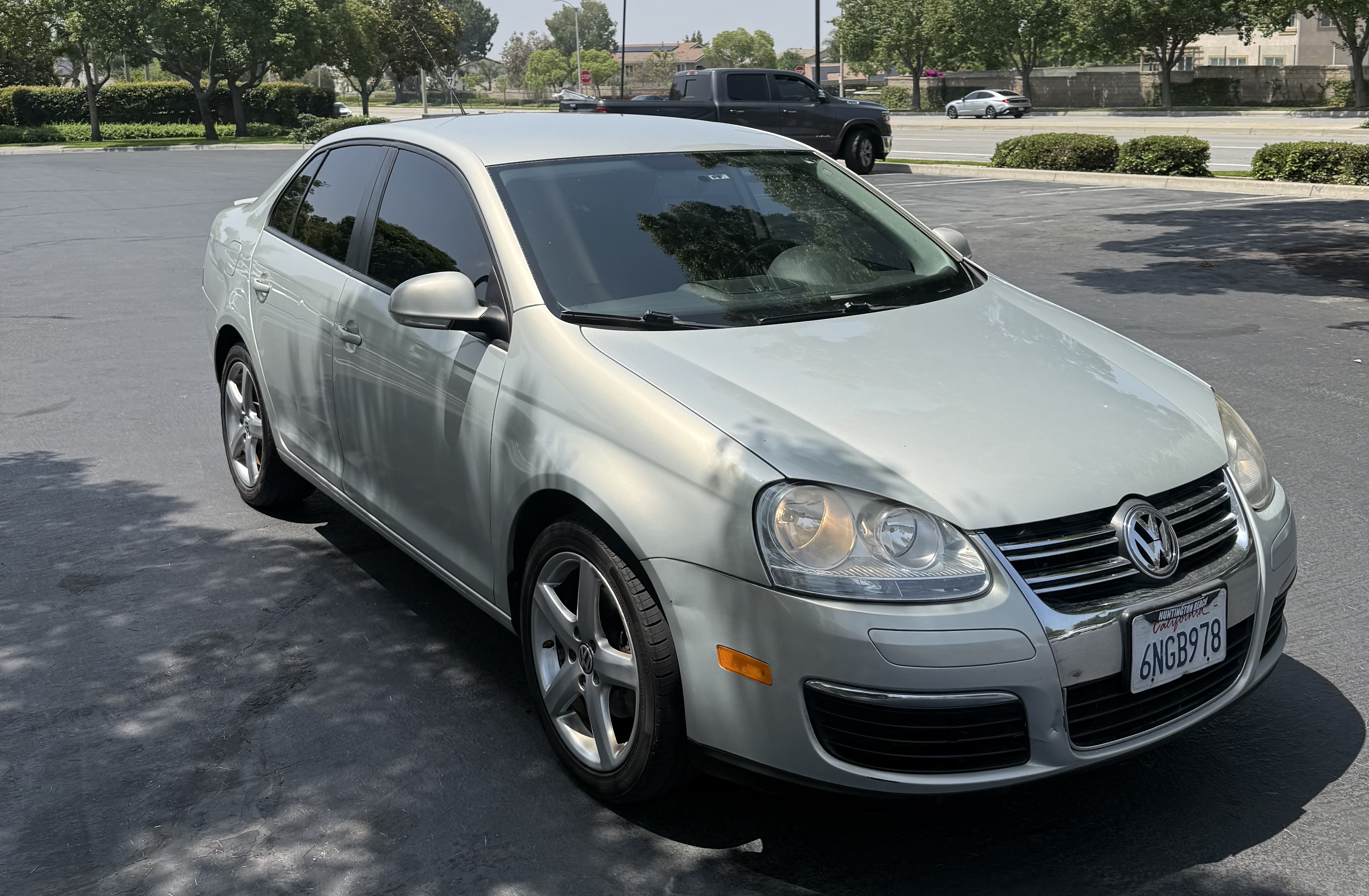 Used 2010 Volkswagen Jetta Limited Edition FWD image 6