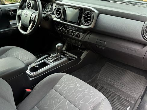 Used 2017 Toyota Tacoma TRD Off-Road image 15