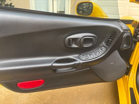 Used 2002 Chevrolet Corvette Coupe 2D w/ Preferred Equipment Group2 image 12