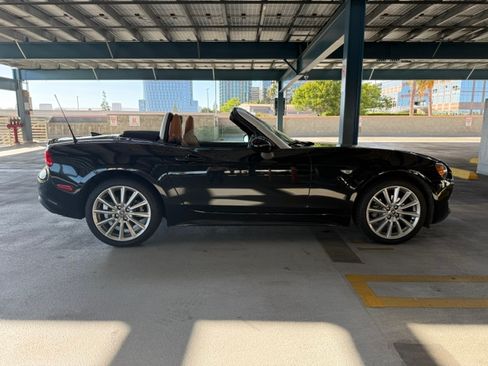 Used 2018 FIAT 124 Spider Lusso w/ Convenience Group RWD image 2