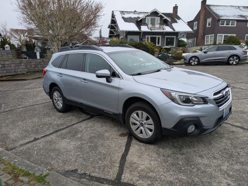 Used 2019 Subaru Outback 2.5i Premium image 1
