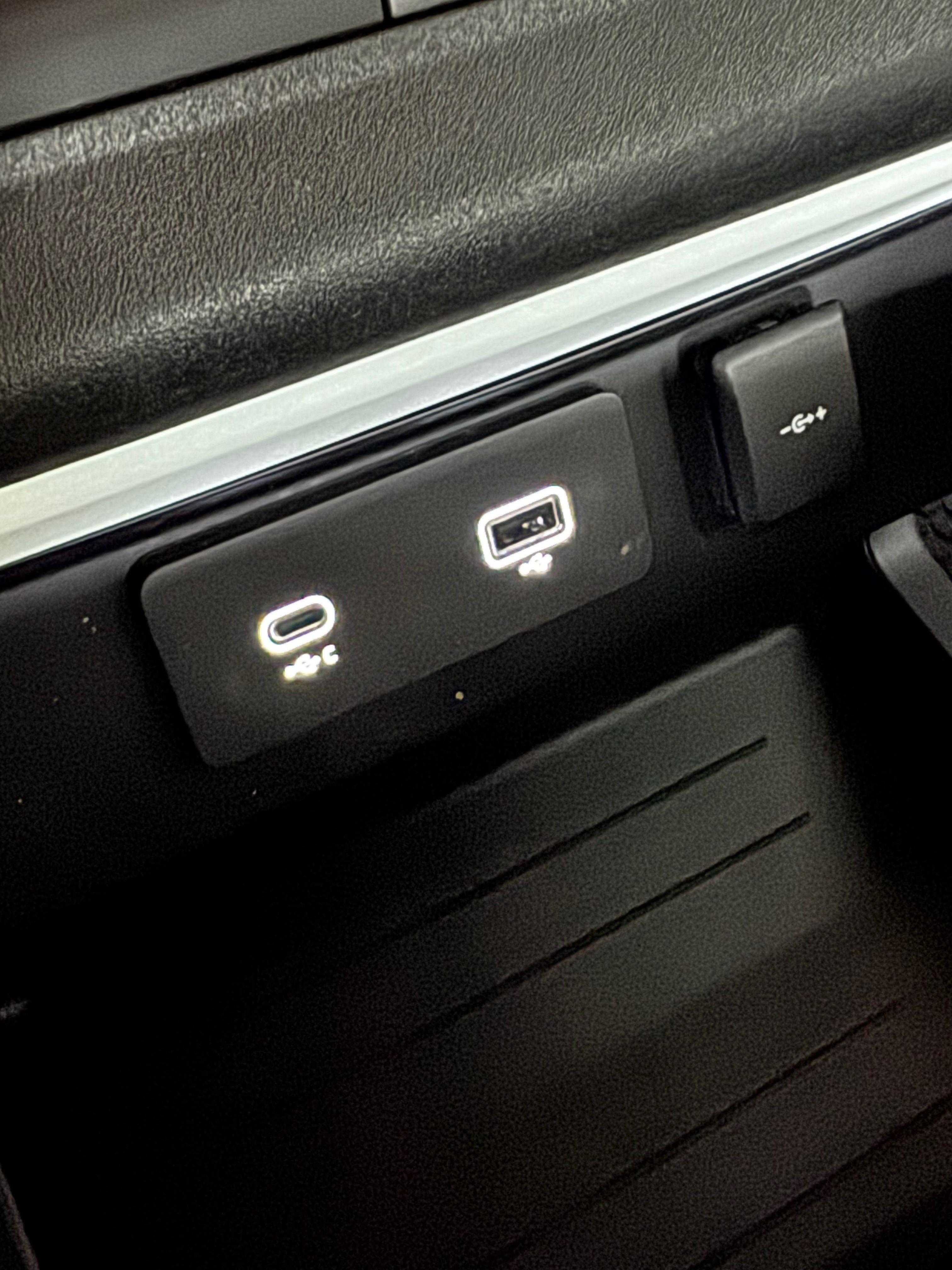 Used 2023 Land Rover Defender 110 S AWD/4WD image 19