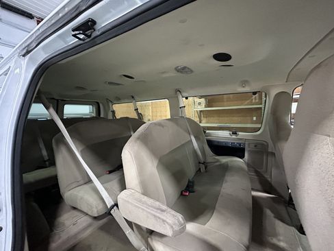 Used 2014 Ford E-350 and Econoline 350 XLT image 12