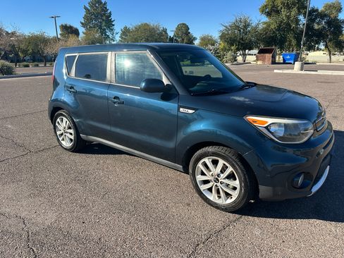 Used 2018 Kia Soul + image 1