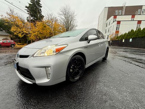 Used 2013 Toyota Prius Two image 2