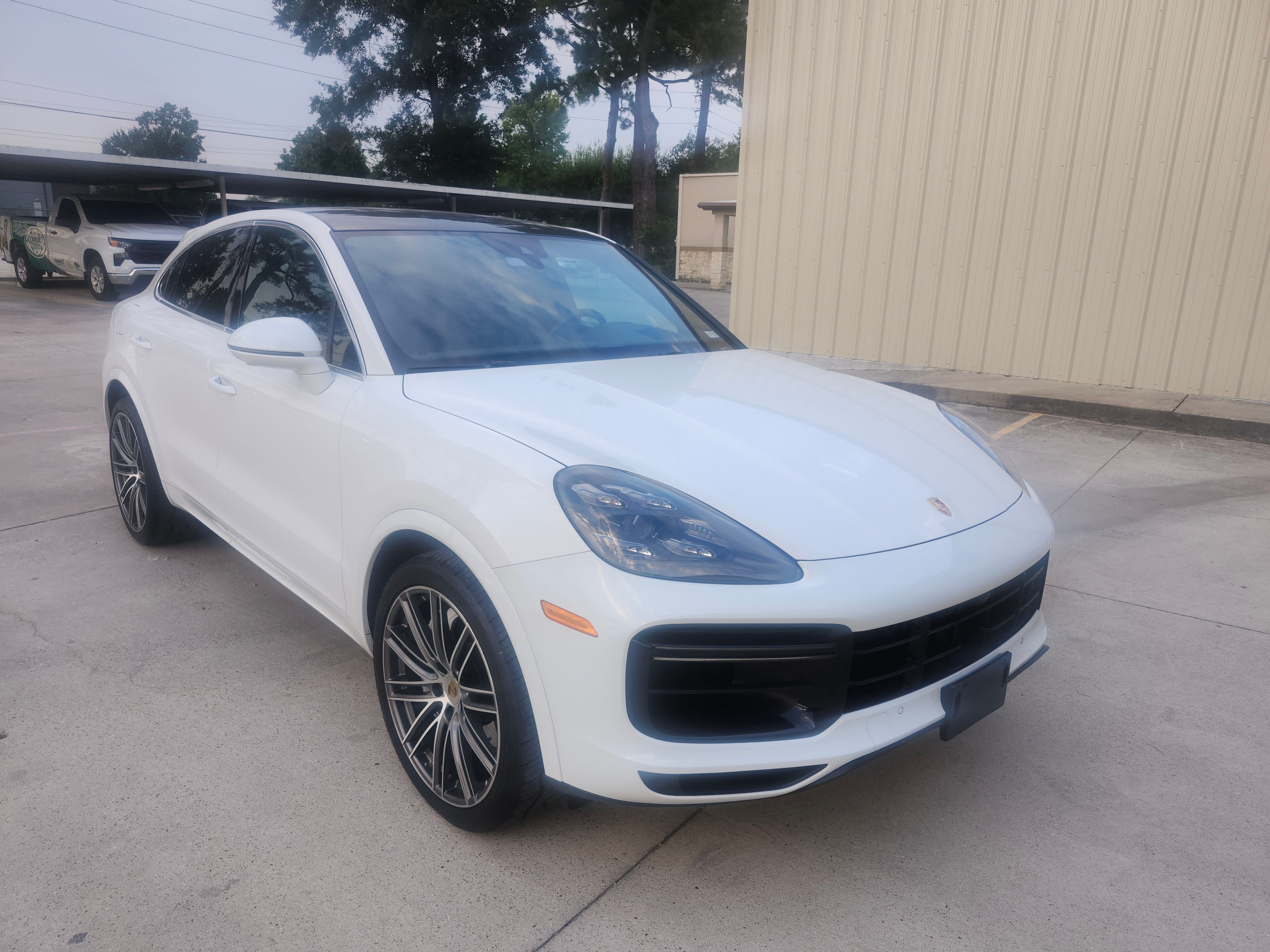 Used 2021 Porsche Cayenne Turbo AWD/4WD image 2