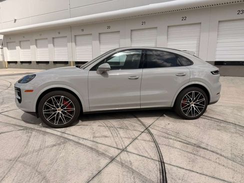 Used 2024 Porsche Cayenne S image 4