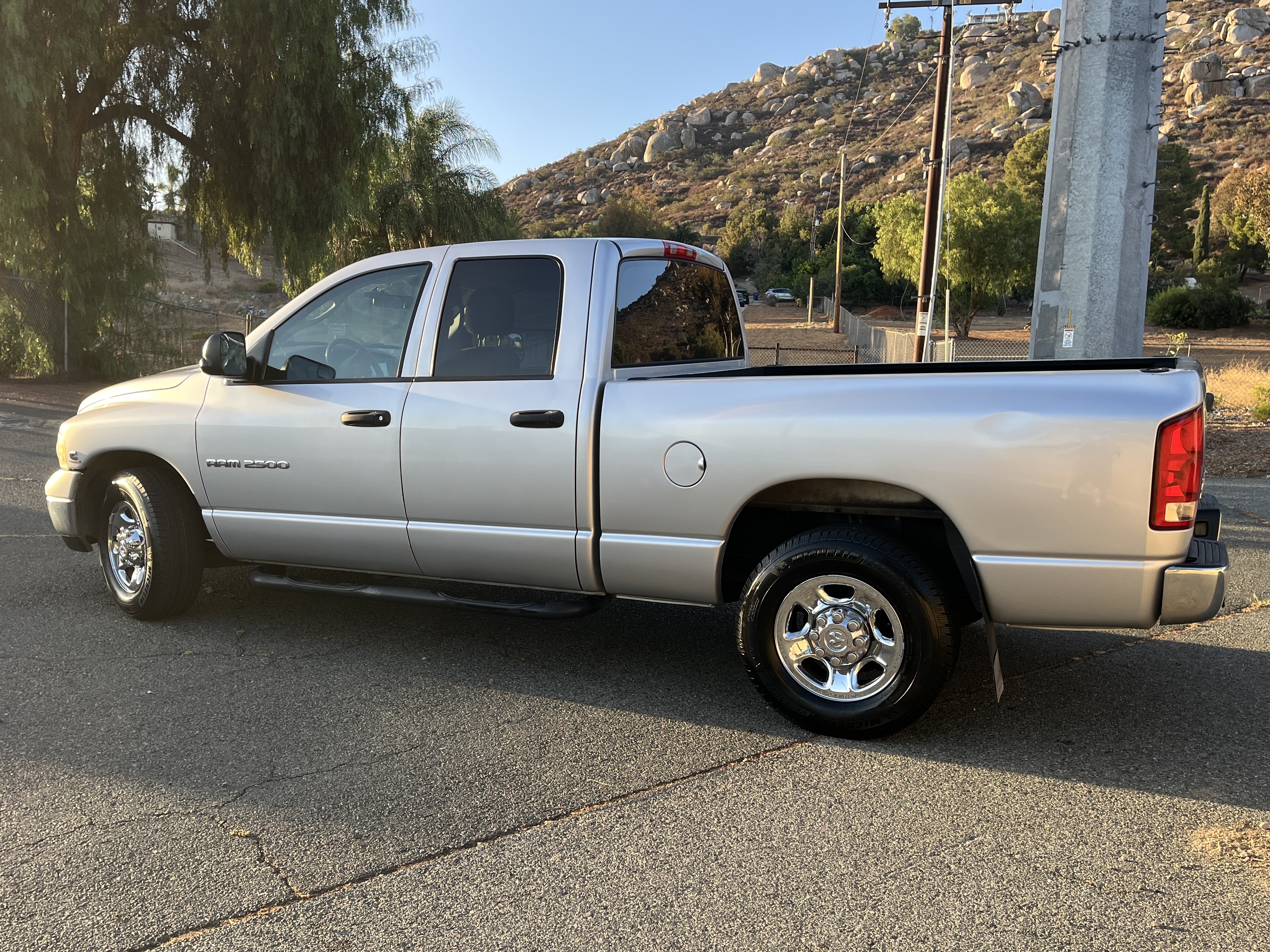 Used 2004 Dodge Ram 2500 Truck SLT w/ Trailer Tow Group RWD image 2
