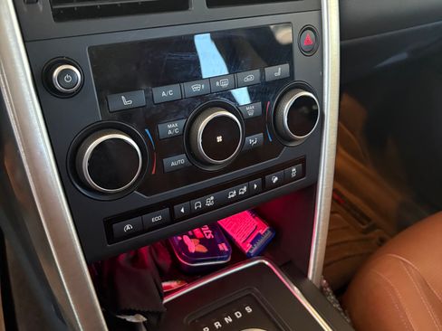 Used 2017 Land Rover Discovery Sport HSE Luxury image 6