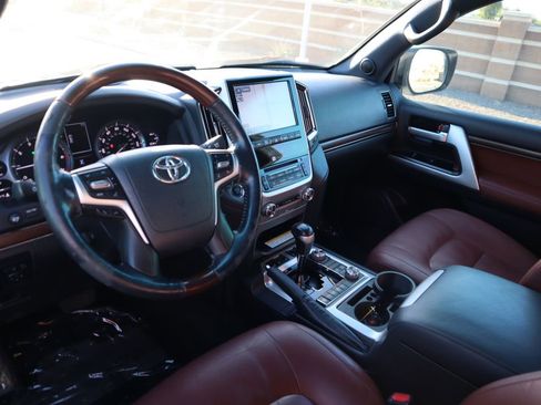 Used 2016 Toyota Land Cruiser image 8
