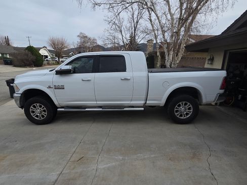 Used 2017 RAM 2500 Laramie w/ Convenience Group image 2