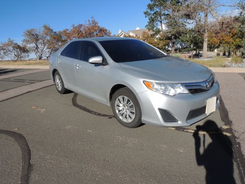 Used 2013 Toyota Camry LE image 4