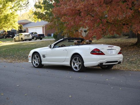 Used 2011 Mercedes-Benz SL 550 image 9
