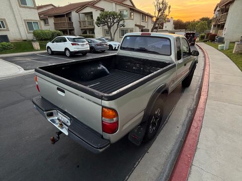 Used 2002 Toyota Tacoma PreRunner image 2