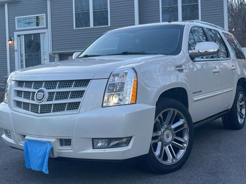 Used 2013 Cadillac Escalade Premium image 1