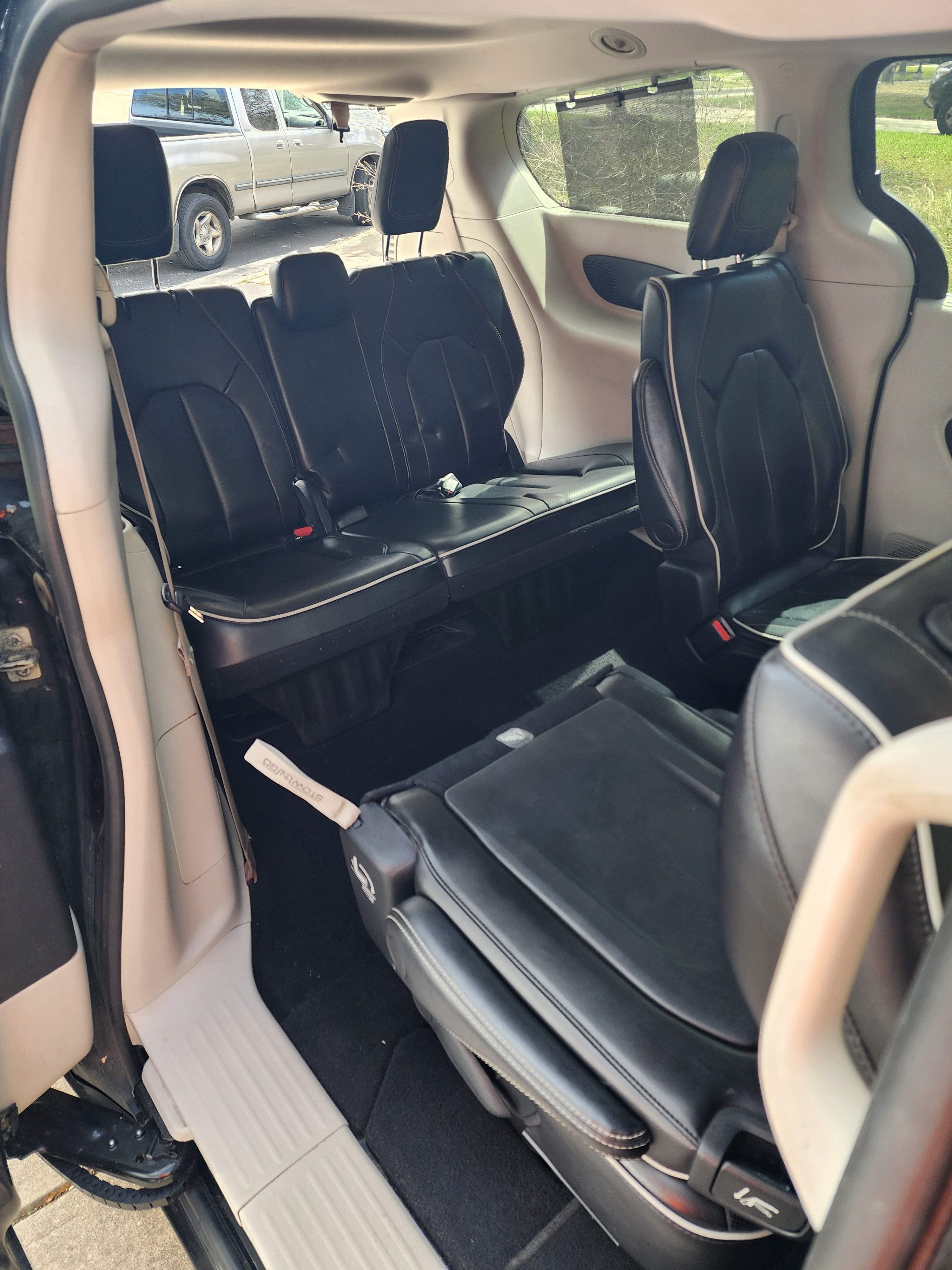 Used 2022 Chrysler Pacifica Limited FWD image 23