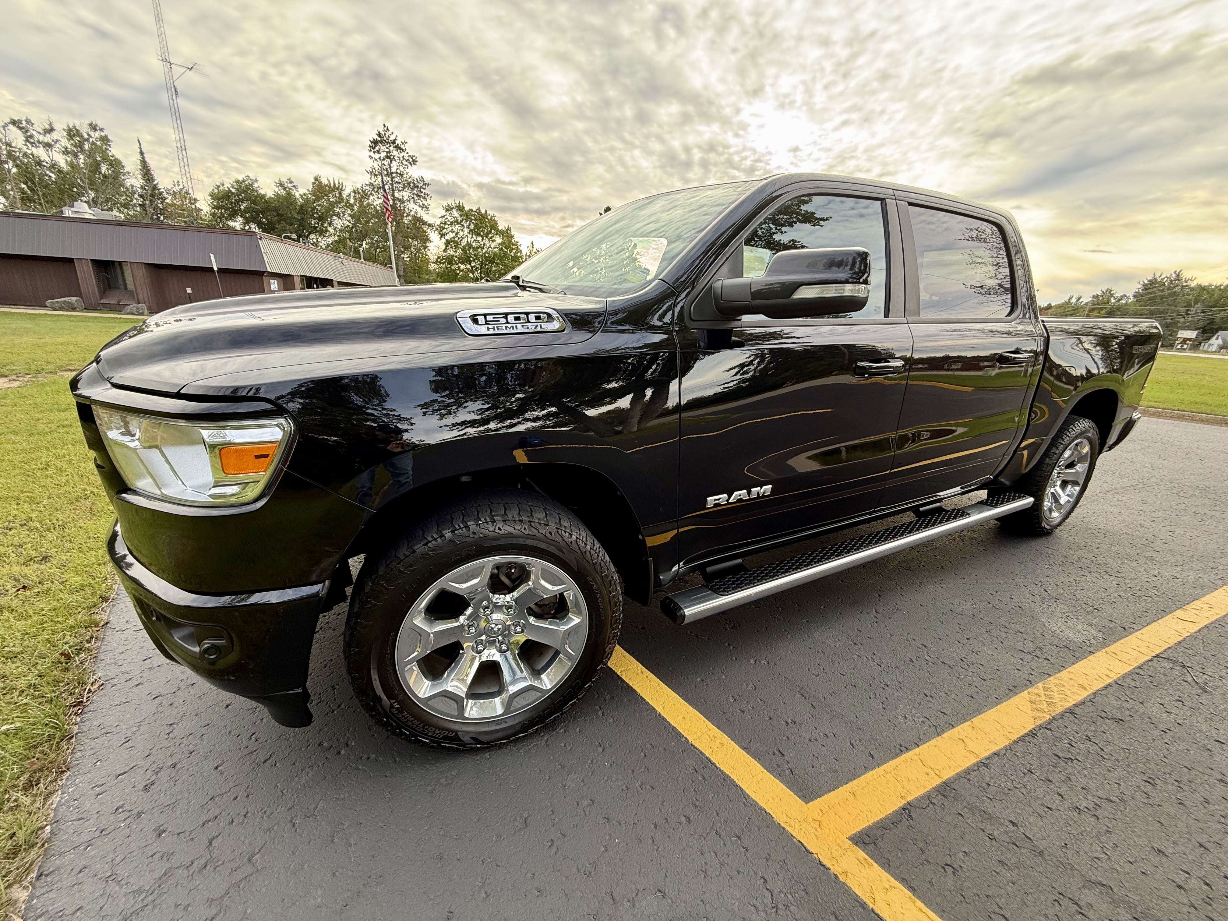 Used 2020 RAM 1500 Big Horn AWD/4WD image 9