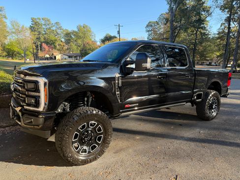 Used 2025 Ford F250 Platinum image 1