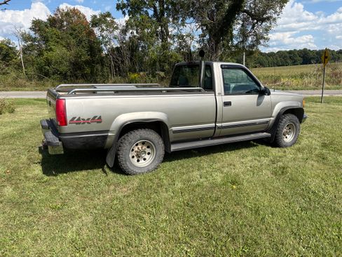 Used 1998 Chevrolet Silverado 2500 4x4 Regular Cab w/ Preferred Equipment Group 2 image 5