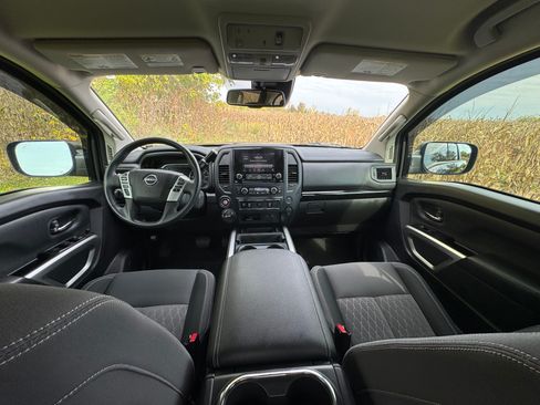 Used 2023 Nissan Titan SV w/ SV Convenience Package image 21