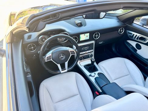 Used 2015 Mercedes-Benz SLK 250 image 9