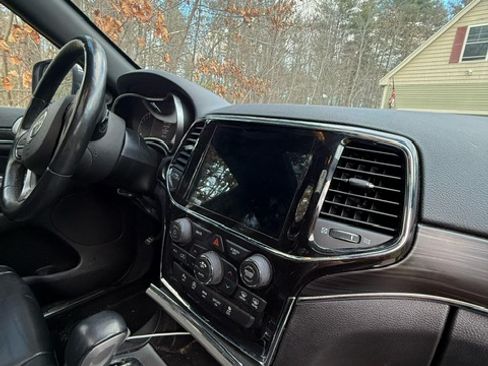 Used 2021 Jeep Grand Cherokee Limited image 4