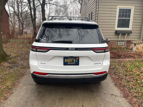 Used 2022 Jeep Grand Cherokee Limited w/ Trailer Tow Prep Group (B) image 5