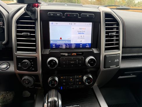 Used 2019 Ford F150 Platinum w/ Equipment Group 701A Luxury image 11