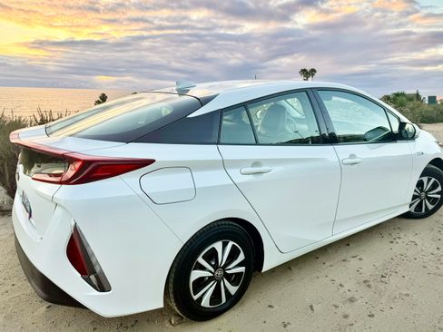 Used 2019 Toyota Prius Prime Premium w/ Carpet Mat Package FWD image 9