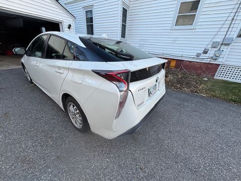 Used 2017 Toyota Prius Four Touring image 5