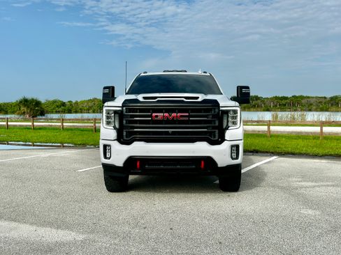 Used 2023 GMC Sierra 2500 AT4 w/ AT4 Preferred Package AWD/4WD image 4