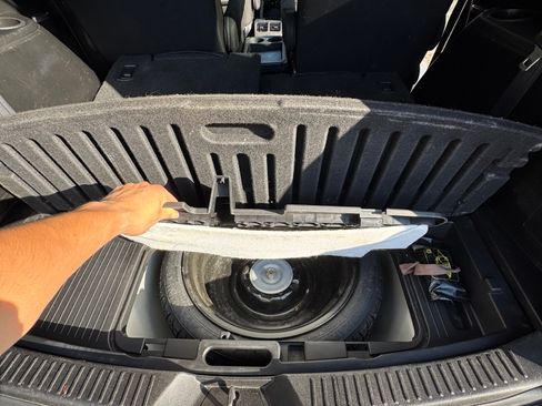 Used 2015 MAZDA MAZDA5 Sport image 16