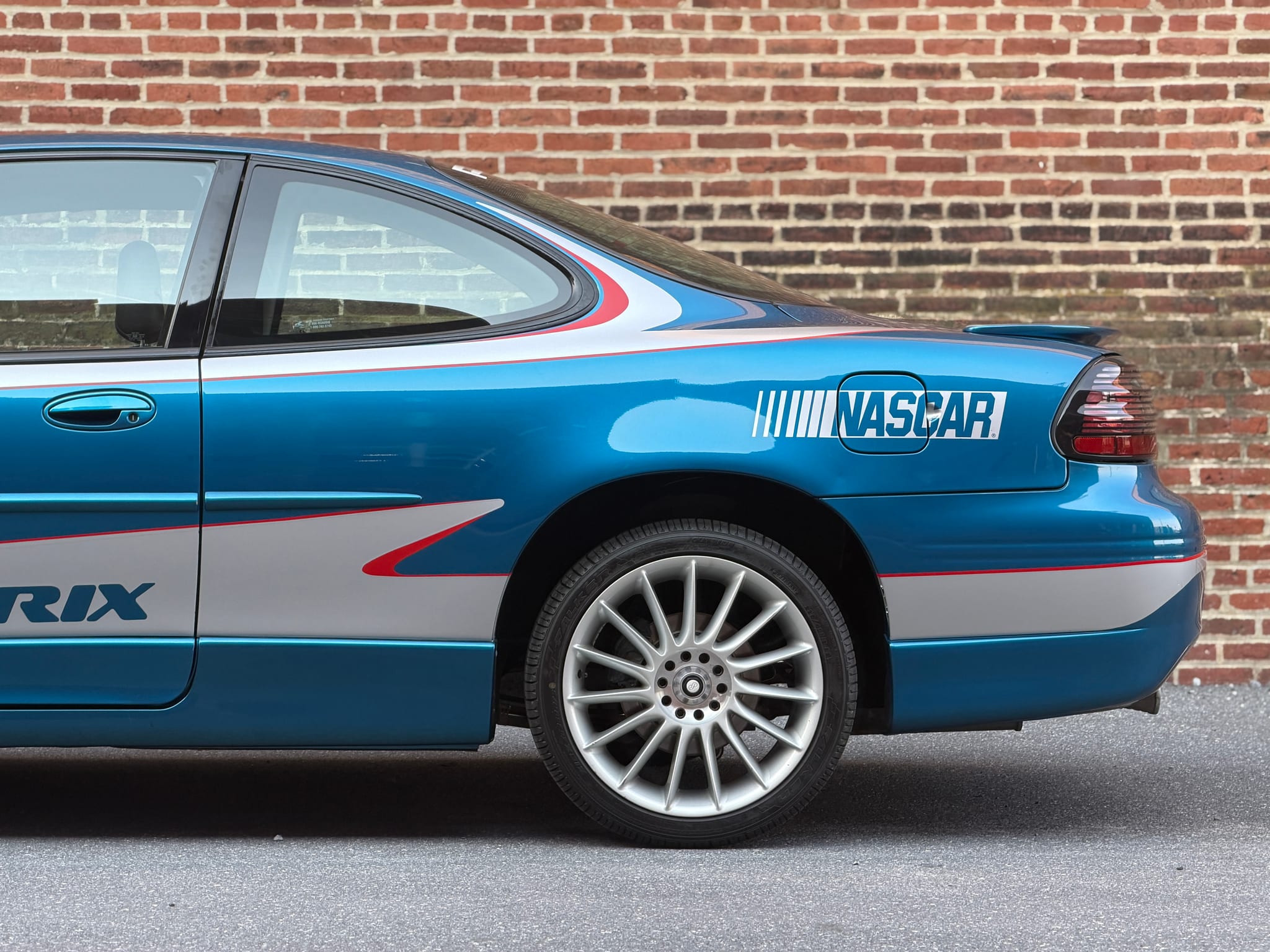 Used 1999 Pontiac Grand Prix GTP w/ Opt Pkg FWD image 9