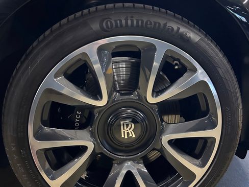 Used 2018 Rolls-Royce Wraith RWD image 21
