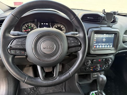 Used 2018 Jeep Renegade Altitude w/ Popular Equipment Group image 9