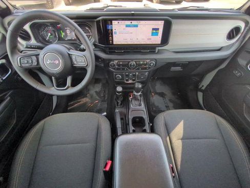 Used 2024 Jeep Wrangler Unlimited AWD/4WD image 15
