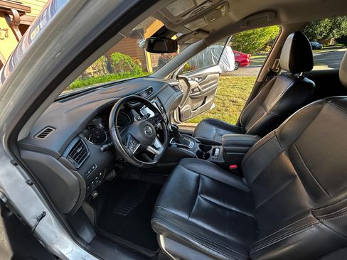 Used 2018 Nissan Rogue SL FWD image 11