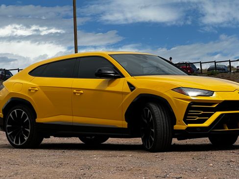Used 2020 Lamborghini Urus AWD/4WD image 2