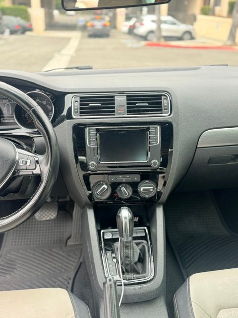 Used 2016 Volkswagen Jetta Sport w/ Lighting Package FWD image 5