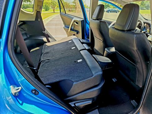 Used 2017 Toyota RAV4 Limited w/ Carpet Mat Package image 20