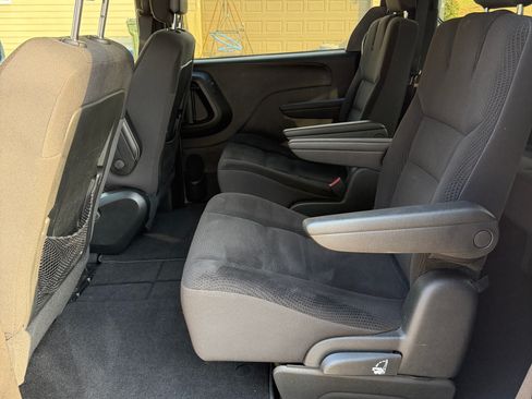 Used 2018 Dodge Grand Caravan SE FWD image 22