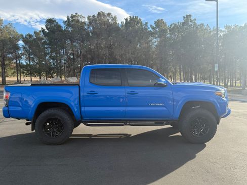 Used 2021 Toyota Tacoma TRD Sport w/ TRD Premium Sport Package image 6