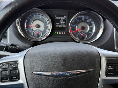 Used 2012 Chrysler Town & Country Touring-L w/ Driver Convenience Group image 16