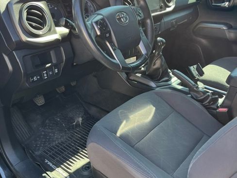 Used 2018 Toyota Tacoma TRD Off-Road AWD/4WD image 6