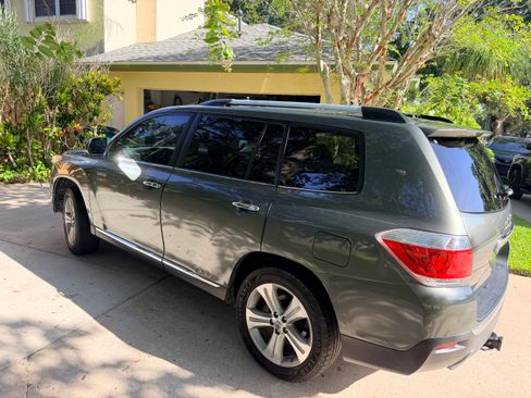 Used 2013 Toyota Highlander Limited FWD image 5