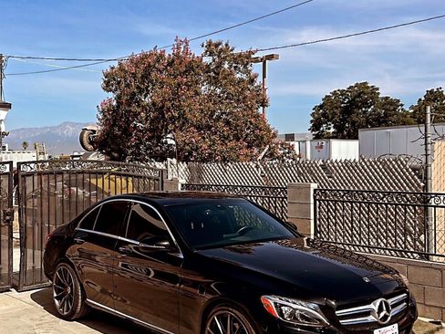 Used 2018 Mercedes-Benz C 300 Sedan image 8